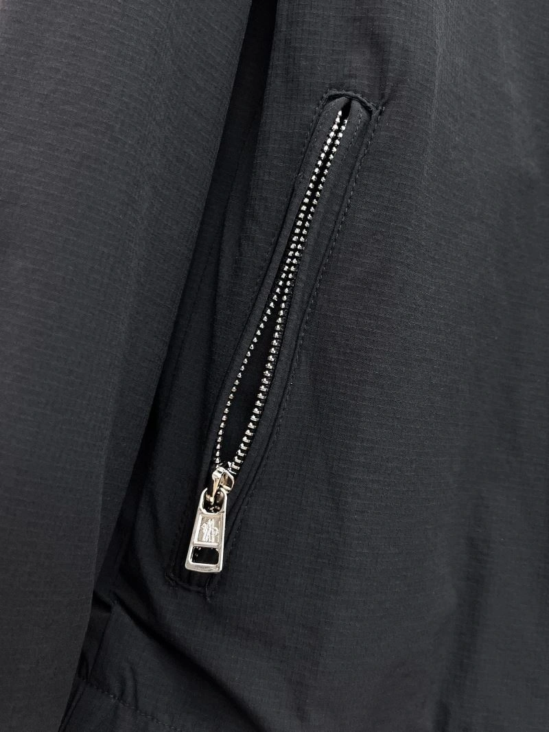 Compact Moncler Outwear 141925
