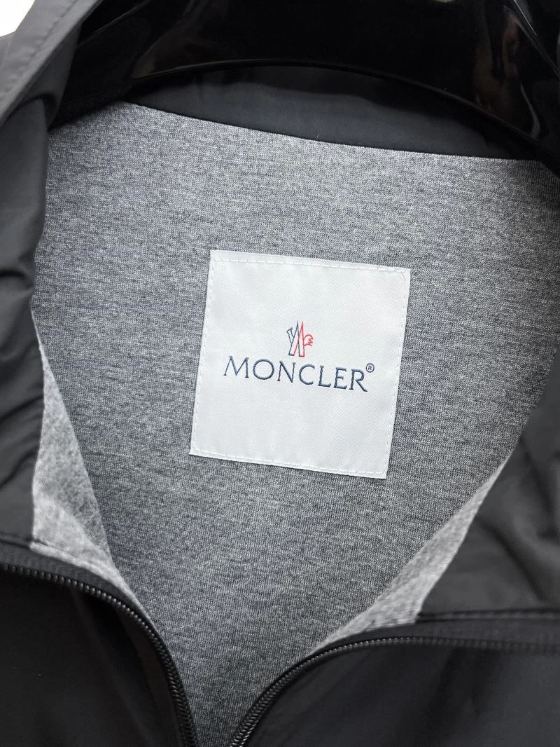 Moncler Outwear FlexibleFit 141908