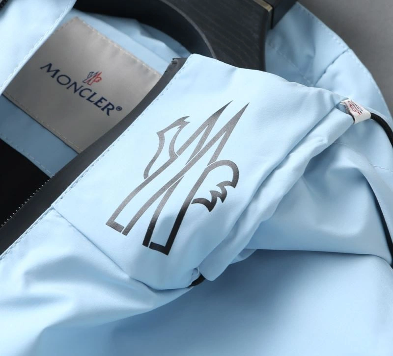 Trendsetting Moncler Outwear 141903
