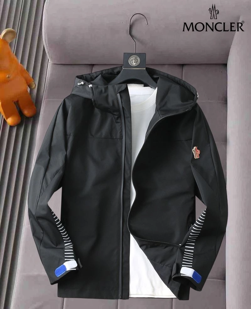 Trendsetting Moncler Outwear 141903