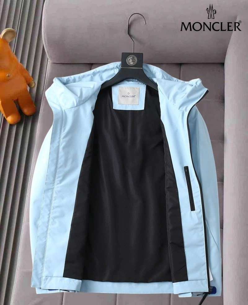 Trendsetting Moncler Outwear 141903