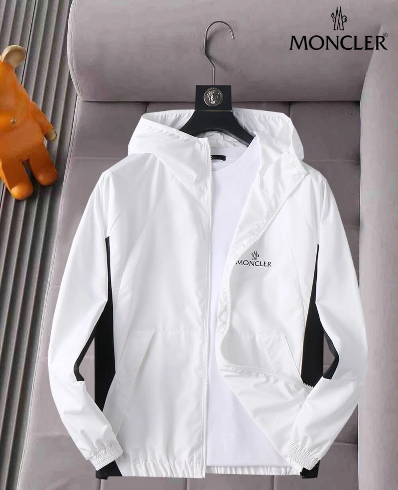 Moncler Outwear ComfortFit 141905