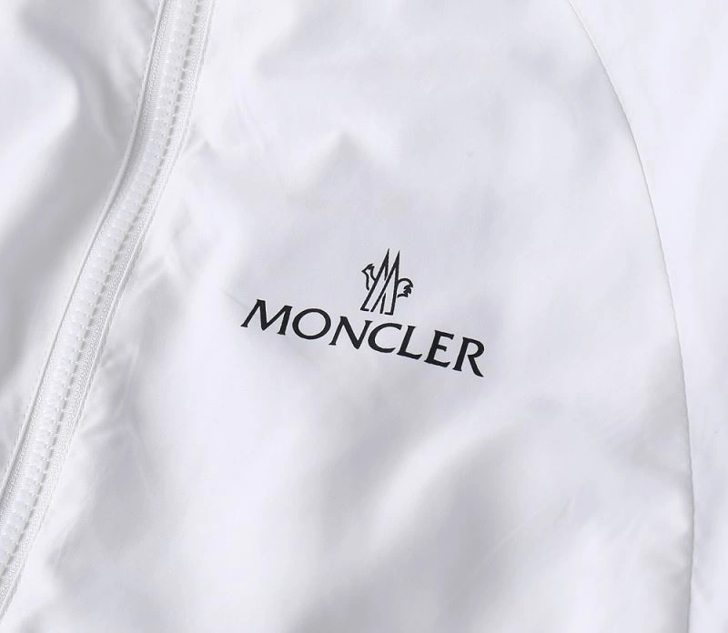 Moncler Outwear ComfortFit 141905
