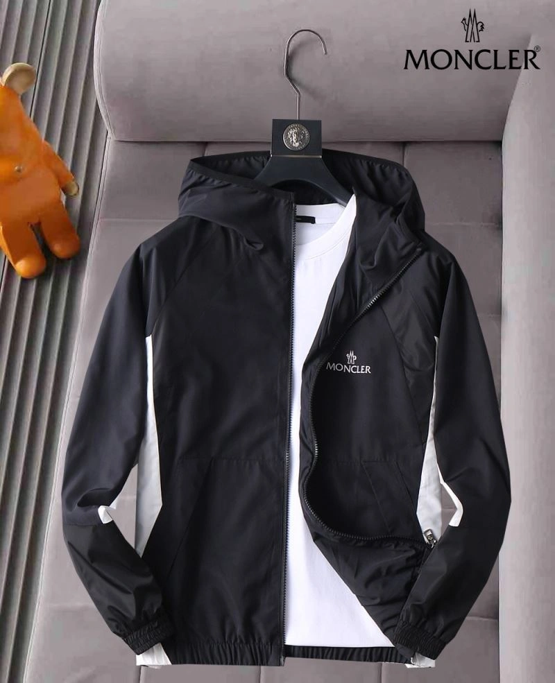 Moncler Outwear ComfortFit 141905