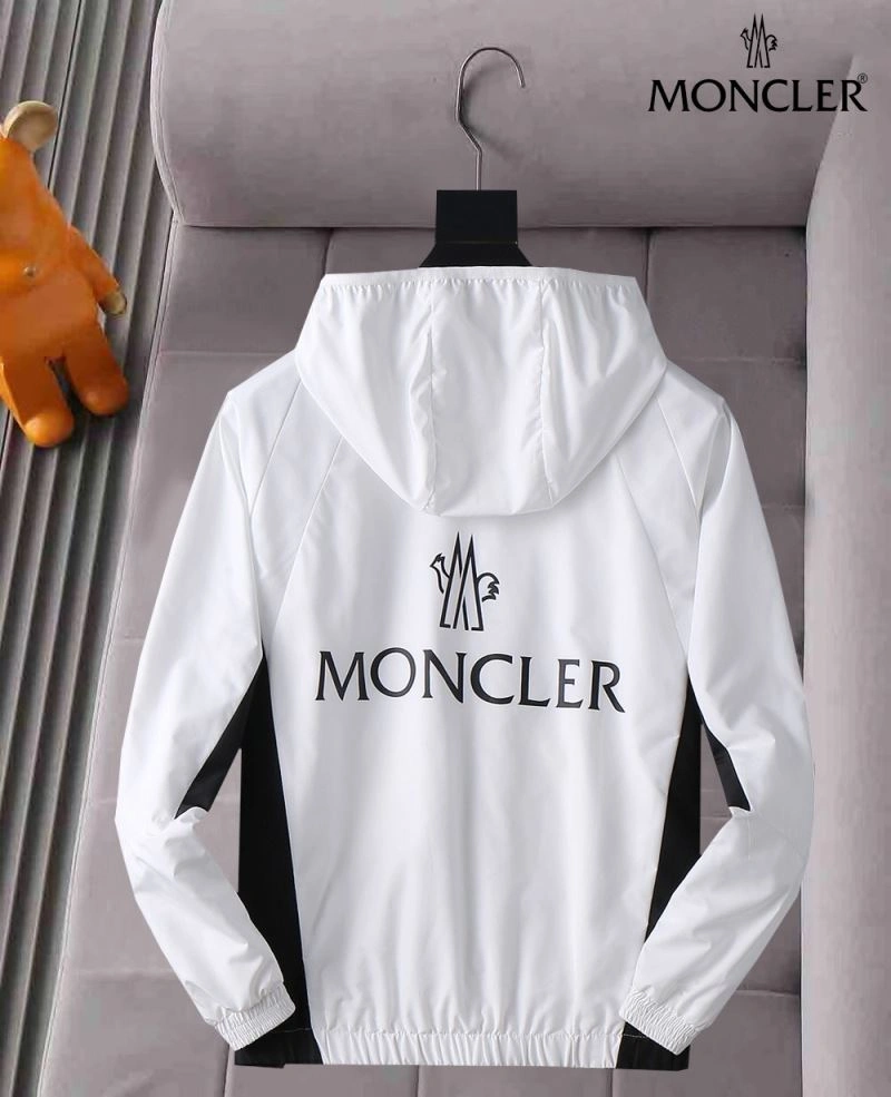 Moncler Outwear ComfortFit 141905