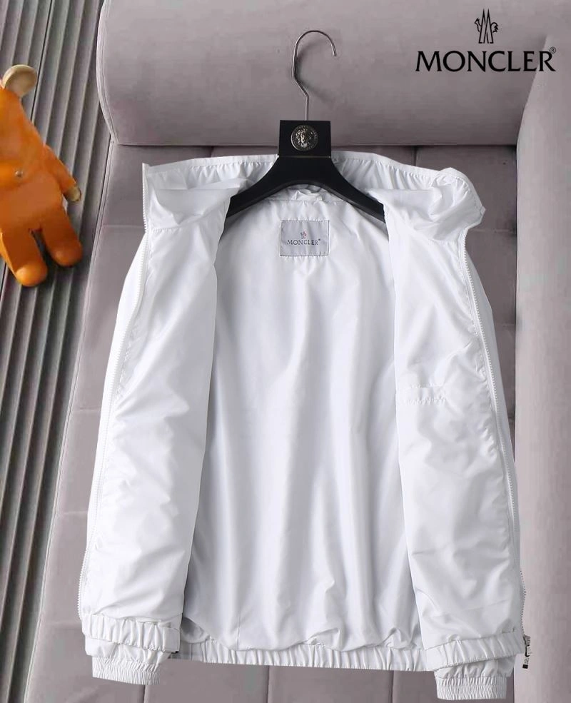 Moncler Outwear ComfortFit 141905