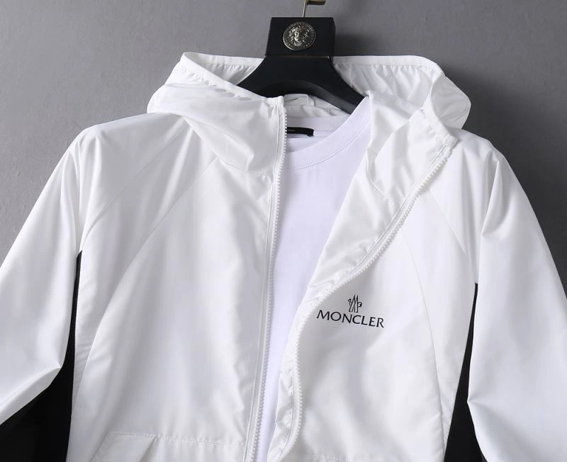 Moncler Outwear ComfortFit 141905