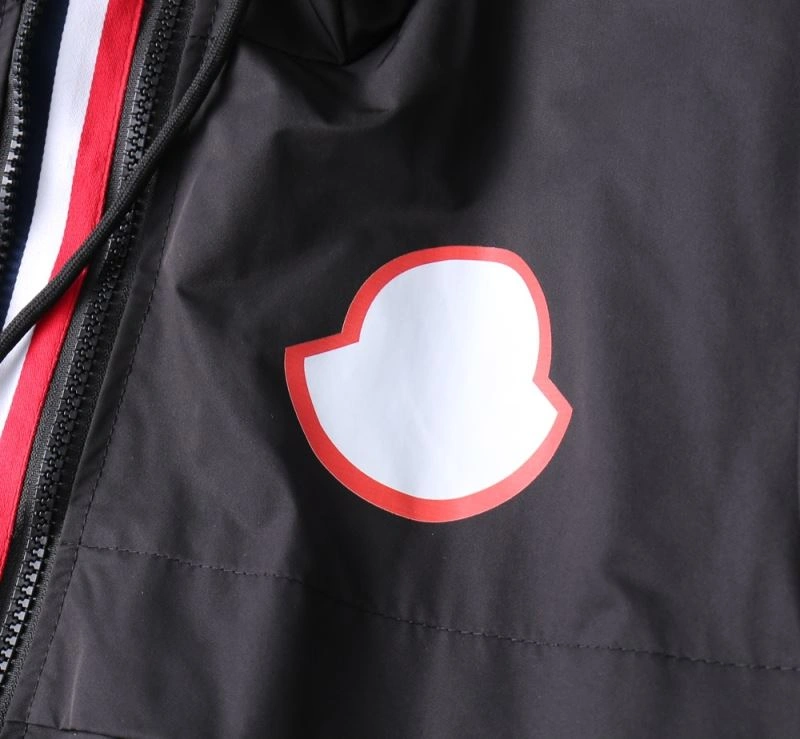 Modern Moncler Outwear 141901