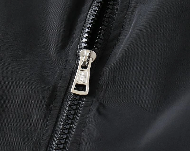 Lightweight Moncler Outwear 141932