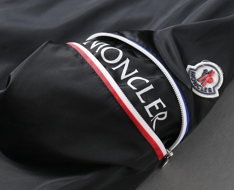 Lightweight Moncler Outwear 141932