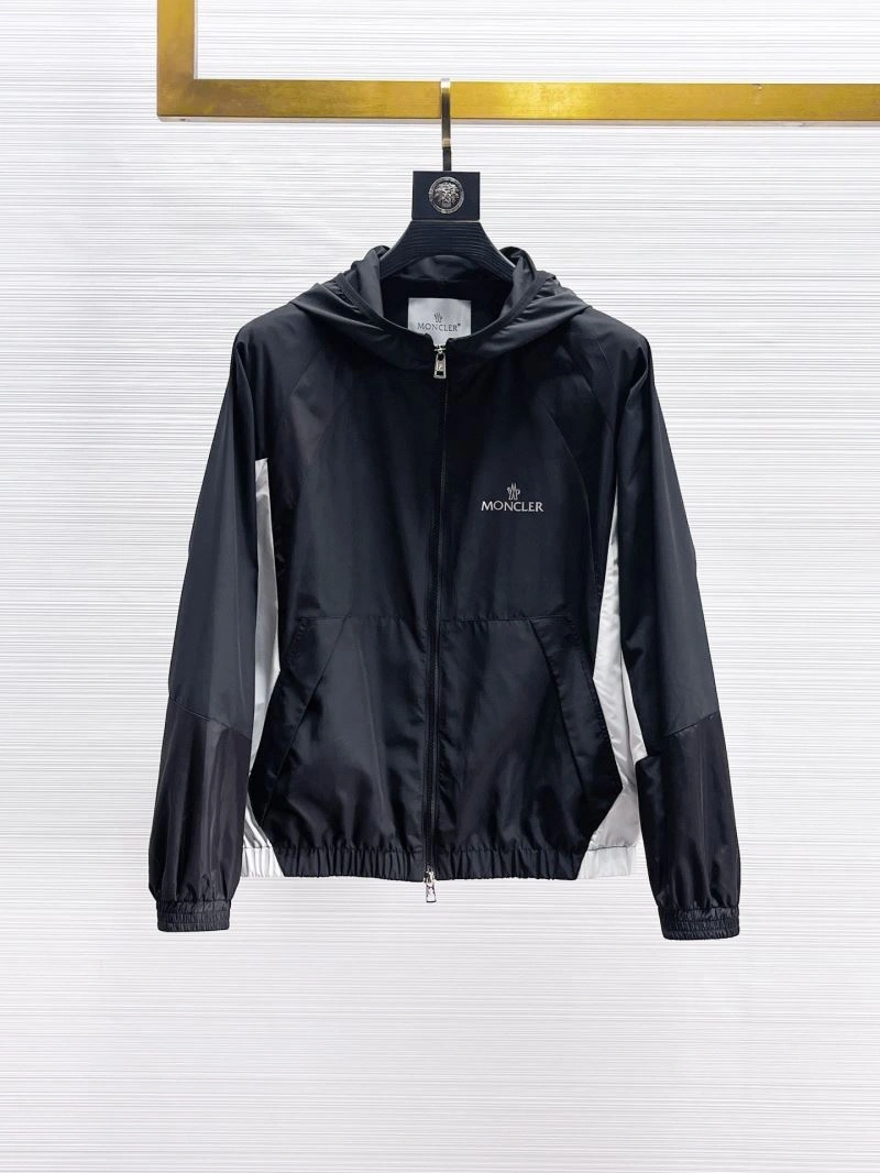ComfortFit Moncler Outwear 141889