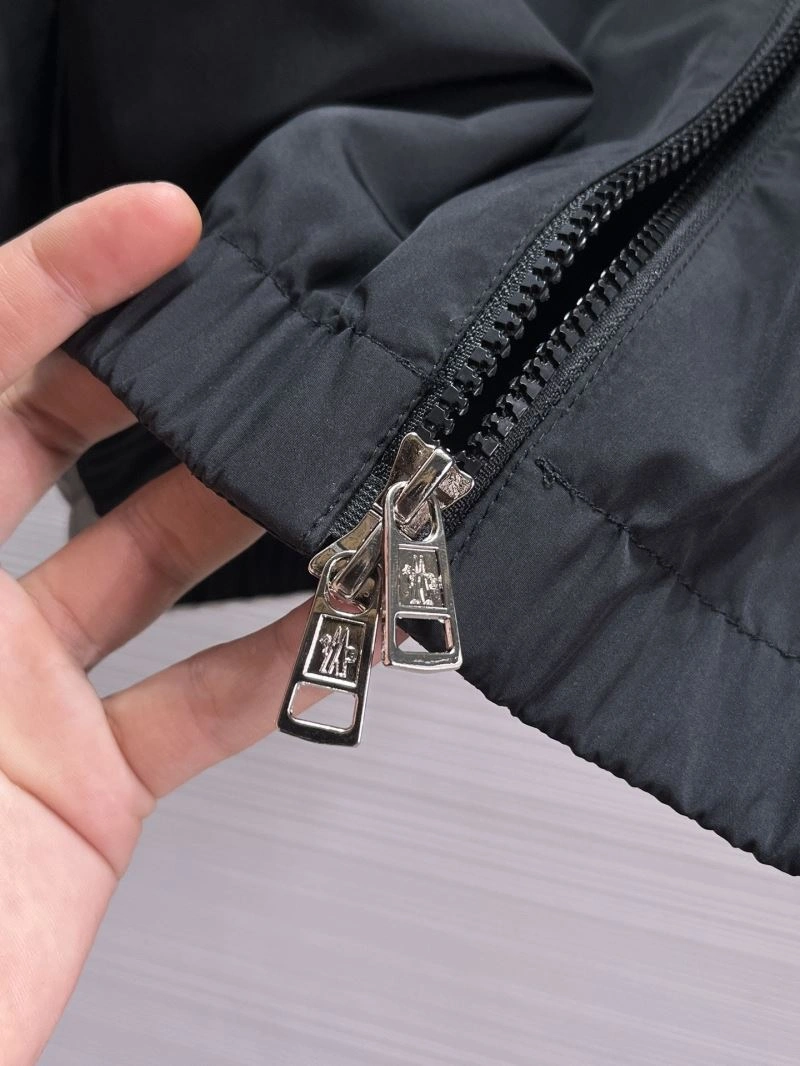 ComfortFit Moncler Outwear 141889