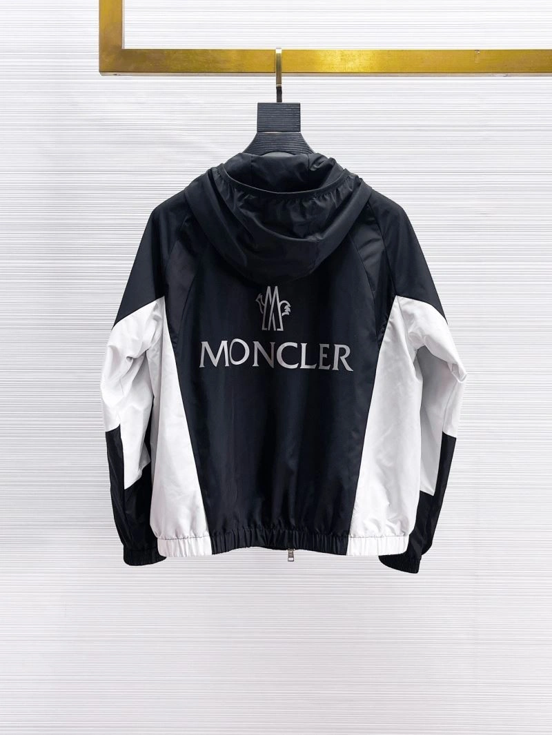 ComfortFit Moncler Outwear 141889