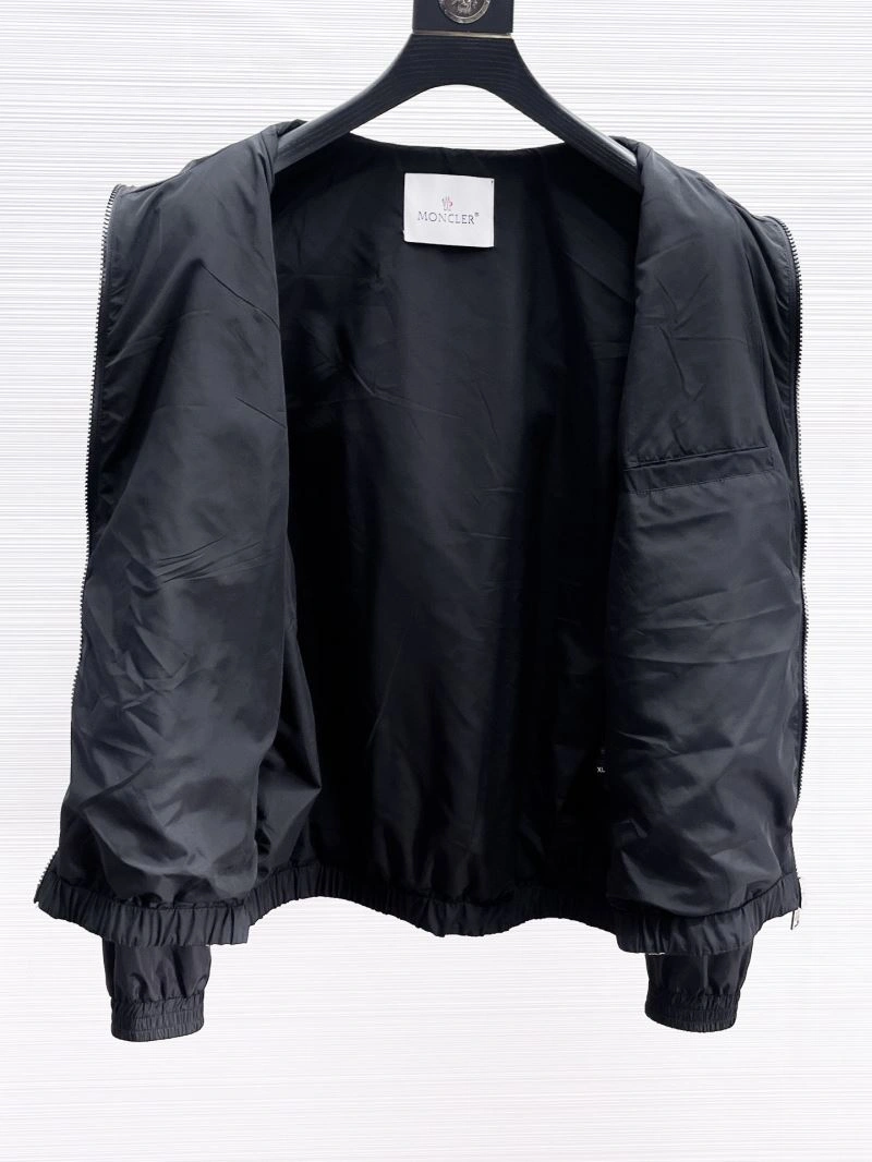 ComfortFit Moncler Outwear 141889