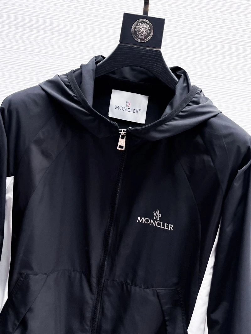 ComfortFit Moncler Outwear 141889