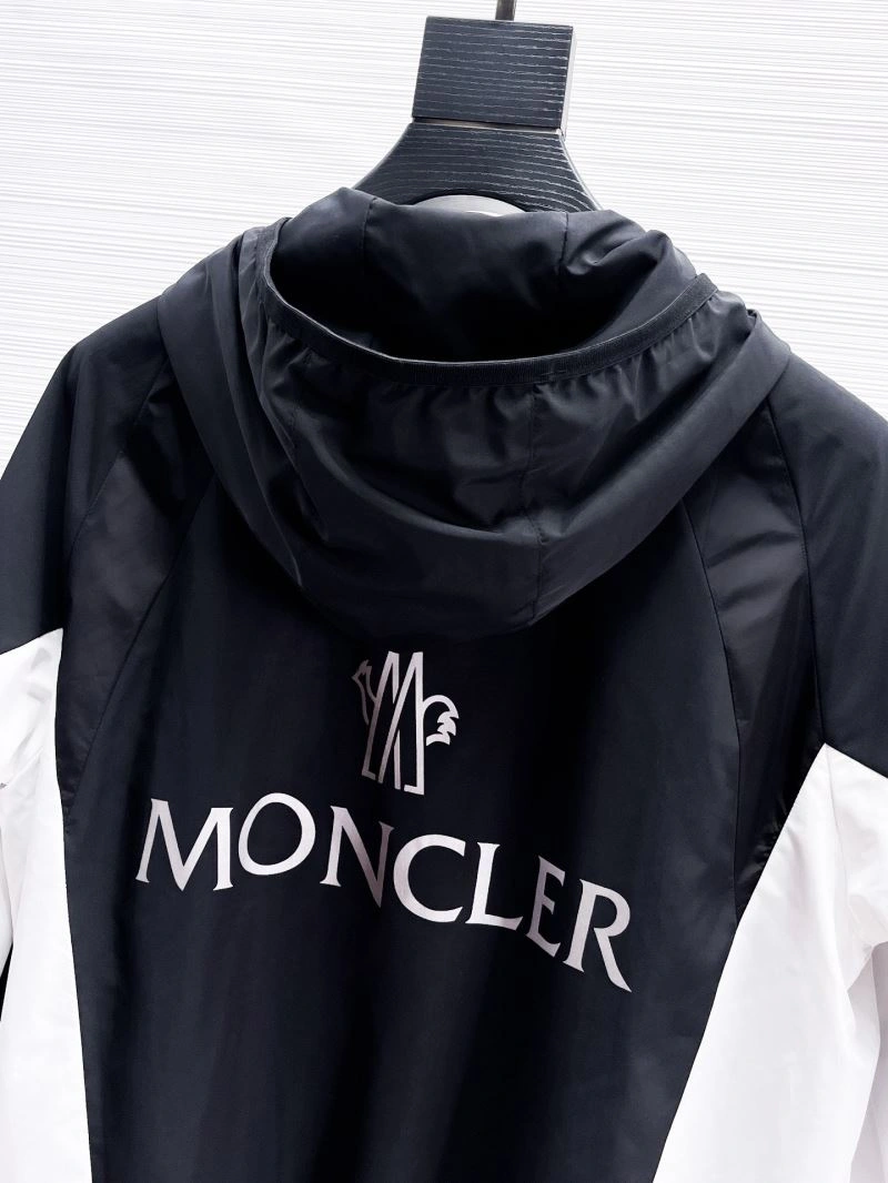 ComfortFit Moncler Outwear 141889