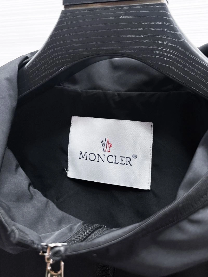 ComfortFit Moncler Outwear 141889