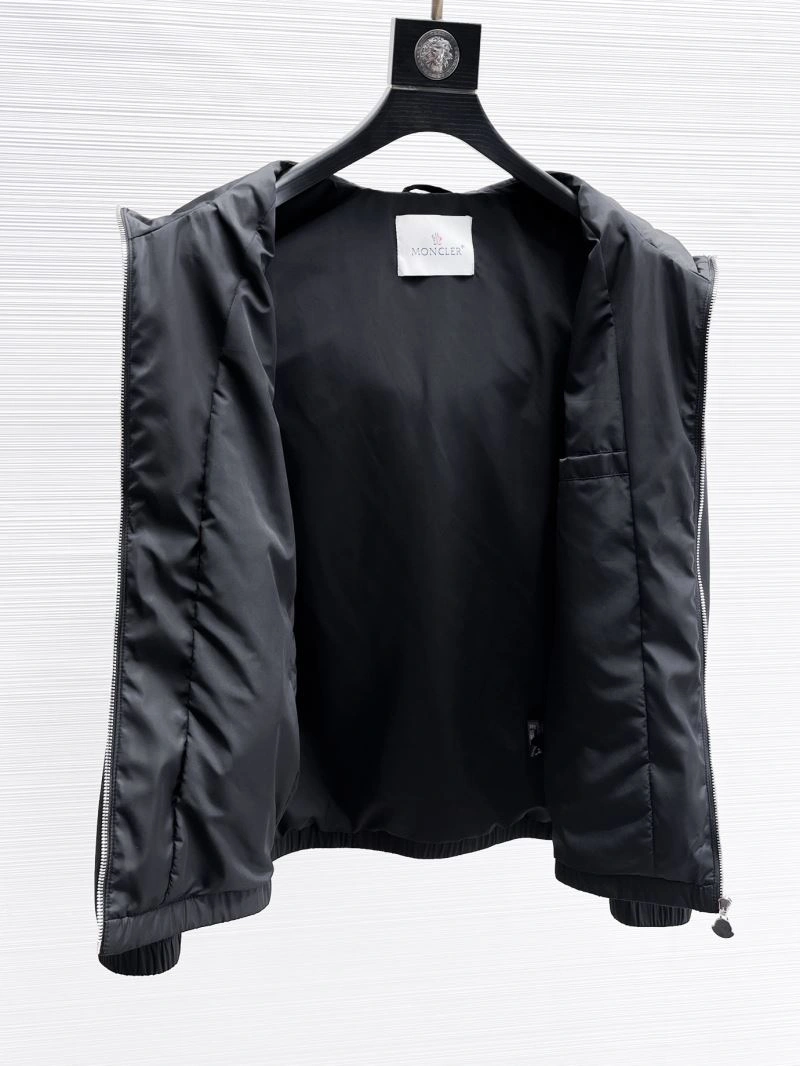 Moncler Outwear Resilient 141881
