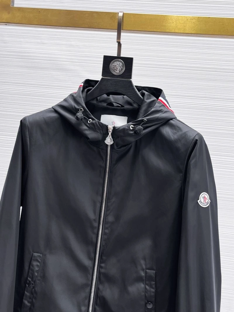 Moncler Outwear Resilient 141881