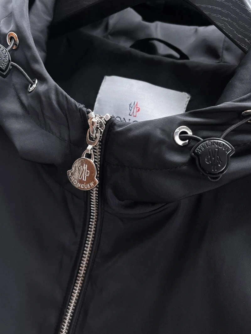 Moncler Outwear Resilient 141881