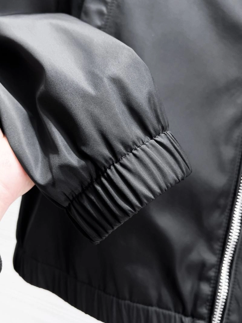 Moncler Outwear Resilient 141881