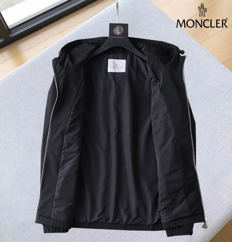 Moncler Outwear WellDesigned 141892