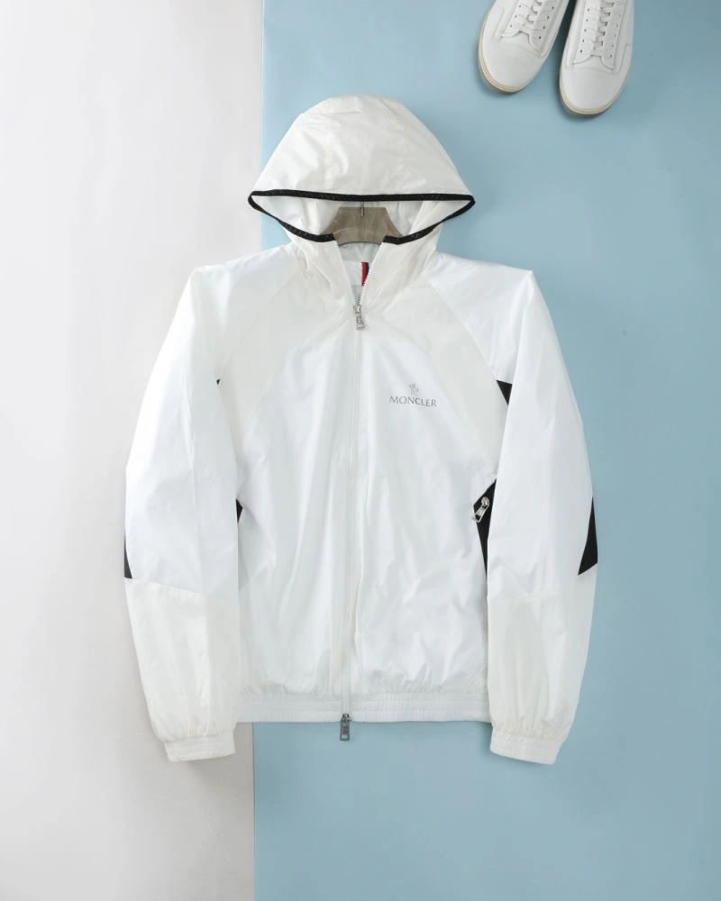 Resilient Moncler Outwear 141871
