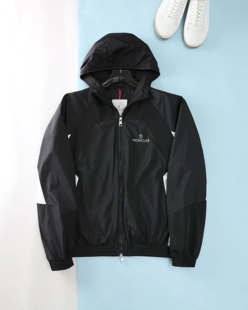 Resilient Moncler Outwear 141871