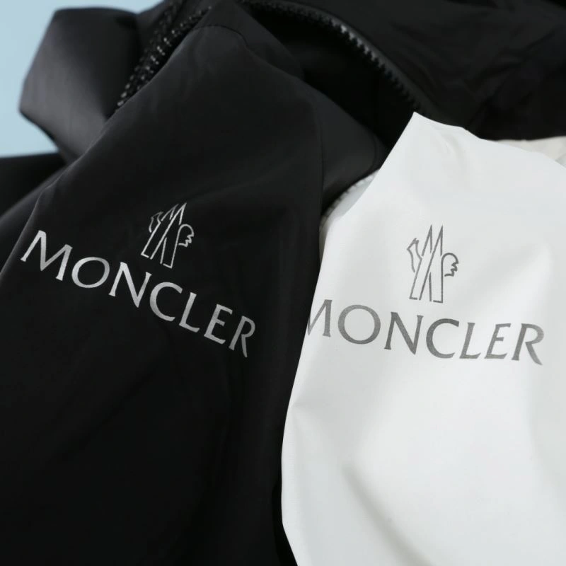 Resilient Moncler Outwear 141871