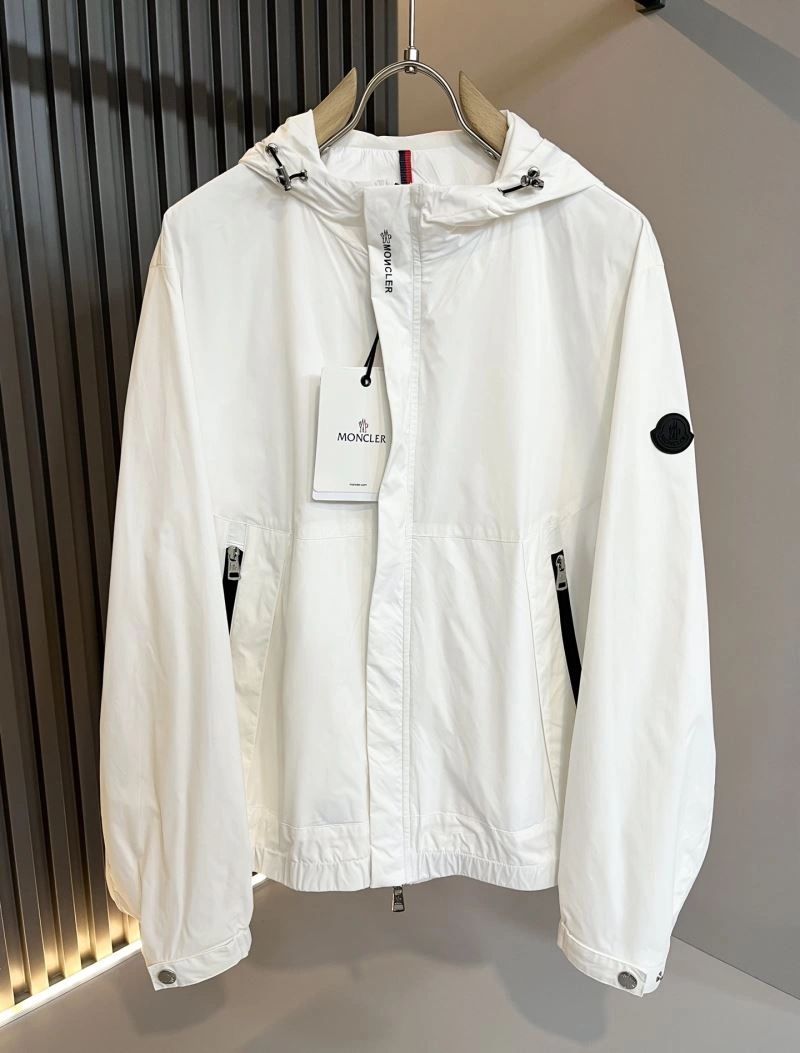 Moncler Outwear Resilient 141859