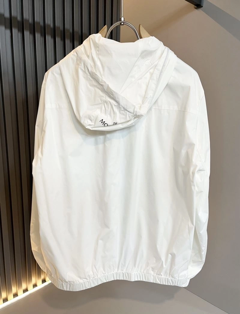 Moncler Outwear Resilient 141859