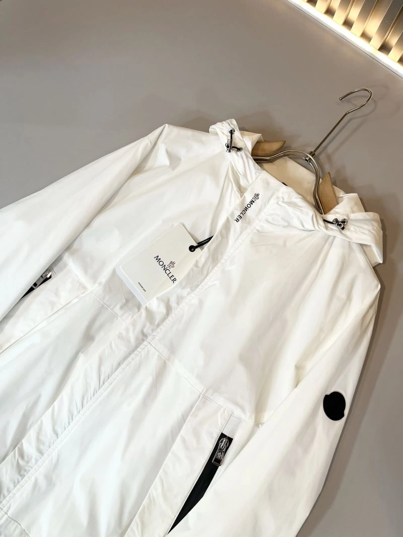 Moncler Outwear Resilient 141859