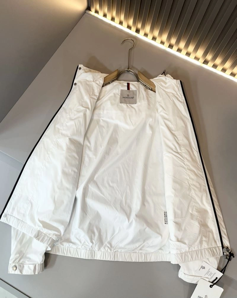 Moncler Outwear Resilient 141859