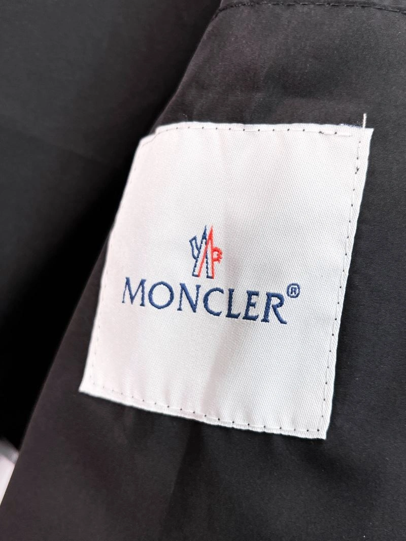 Moncler Outwear TimelessDesign 141863
