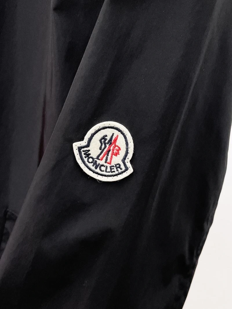 Classic Moncler Outwear 141856