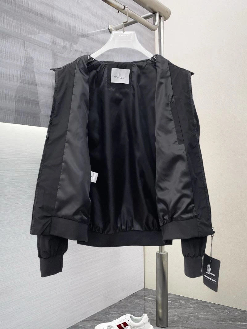 Classic Moncler Outwear 141856