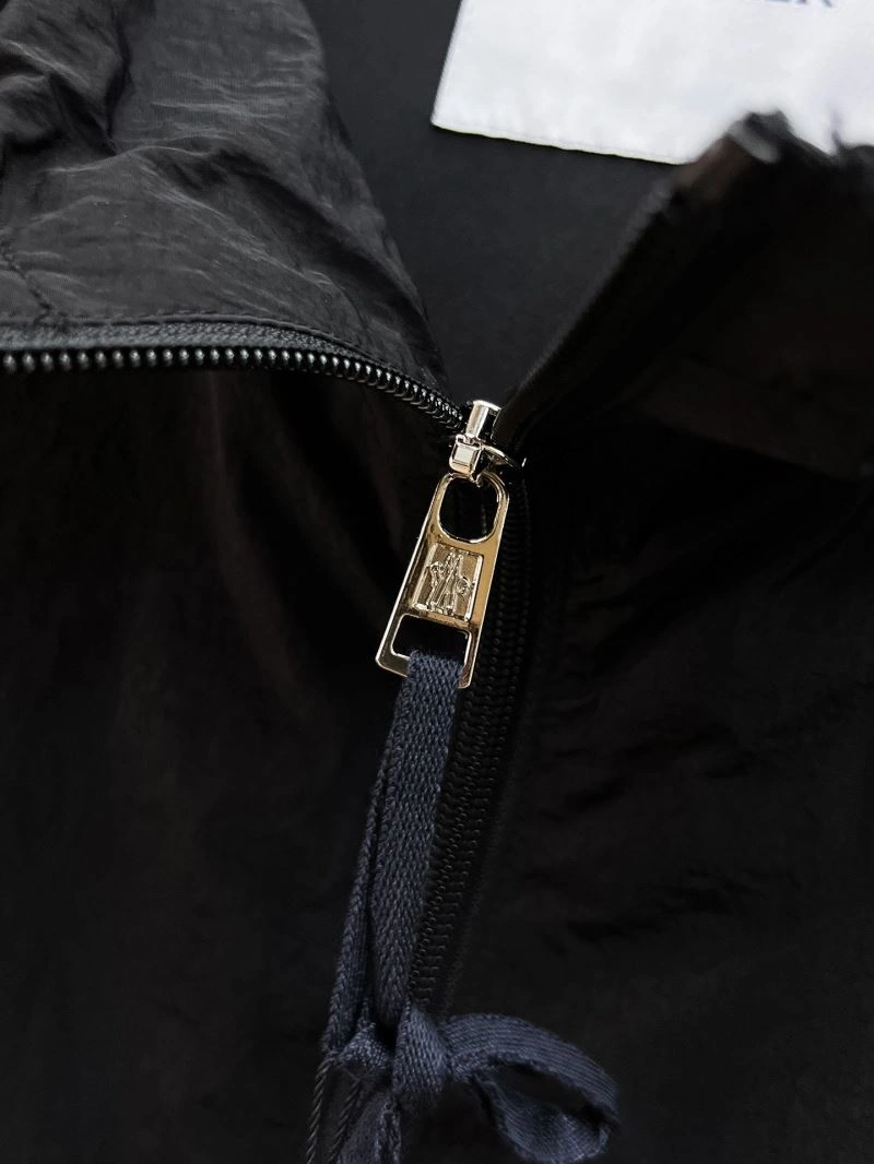 Moncler Outwear Lightweight 141850