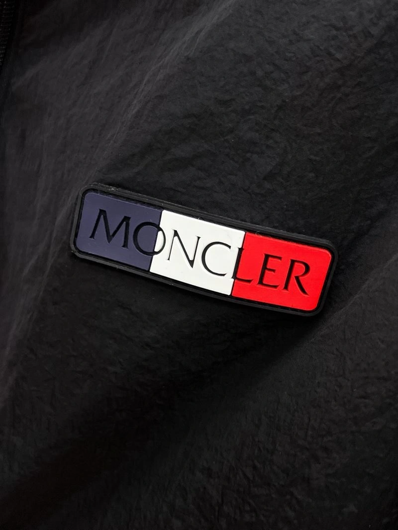 Moncler Outwear Lightweight 141850
