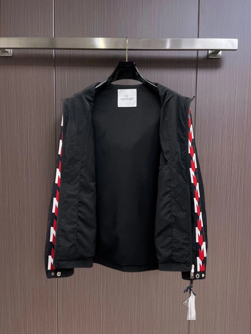 Moncler Outwear Lightweight 141850