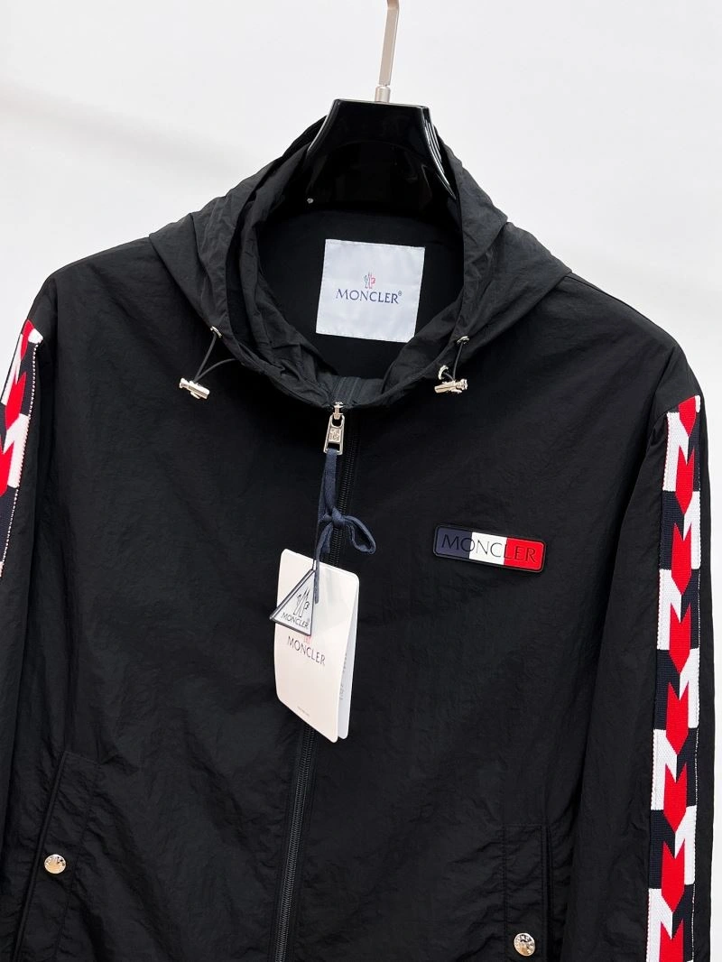 Moncler Outwear Lightweight 141850