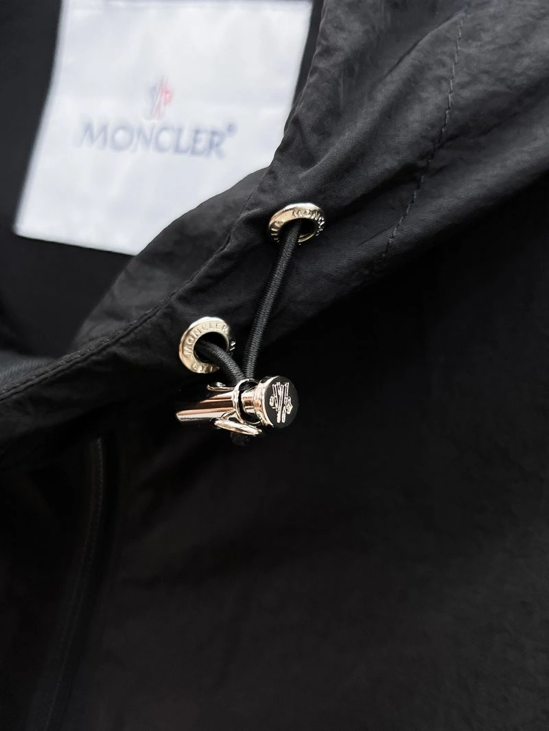 Moncler Outwear Lightweight 141850