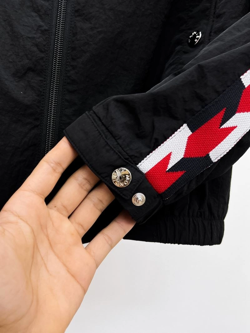 Moncler Outwear Lightweight 141850