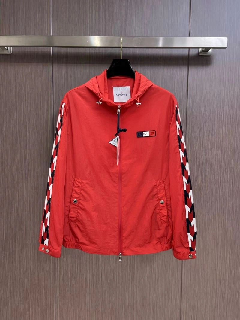 Moncler Outwear Versatile 141847