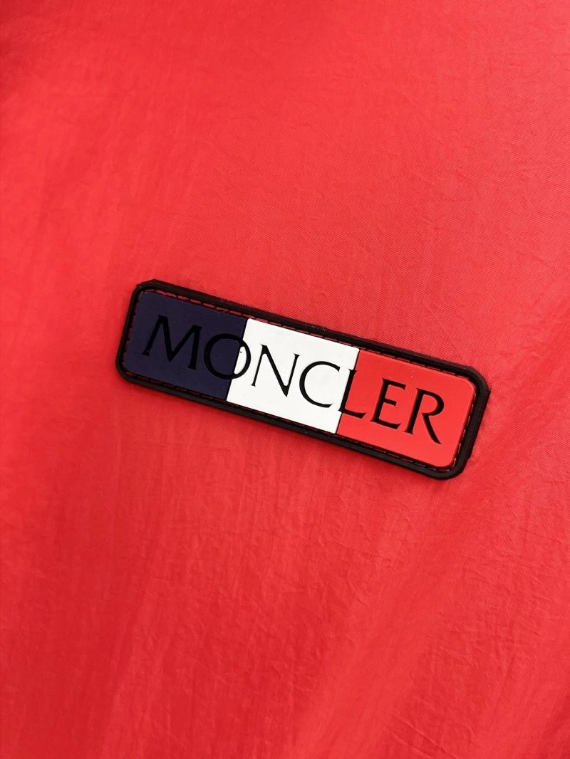 Moncler Outwear Versatile 141847