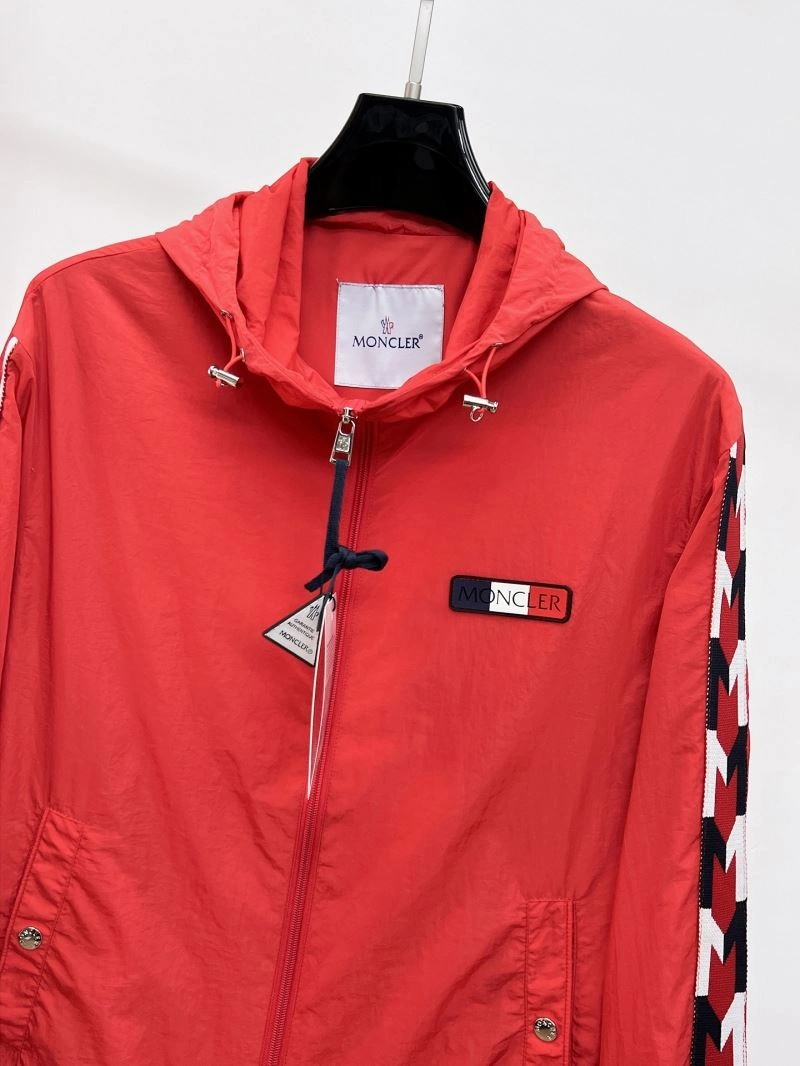 Moncler Outwear Versatile 141847