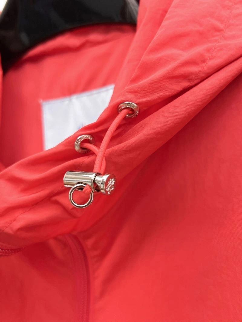 Moncler Outwear Versatile 141847