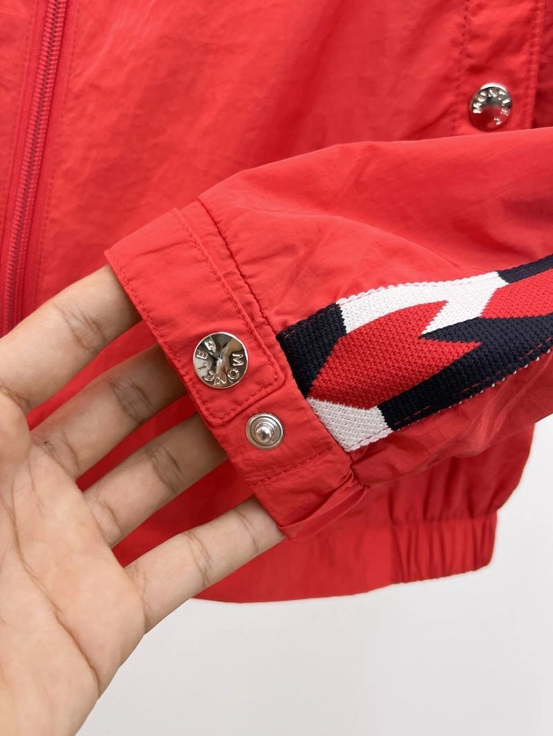Moncler Outwear Versatile 141847