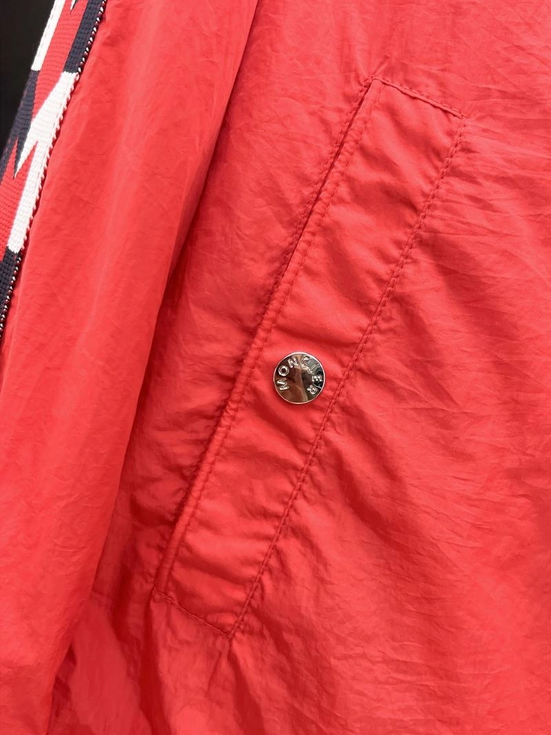Moncler Outwear Versatile 141847