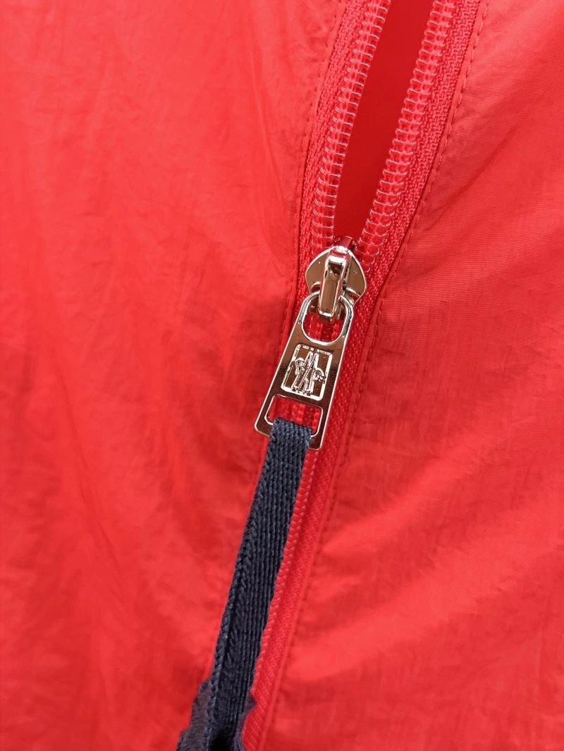 Moncler Outwear Versatile 141847