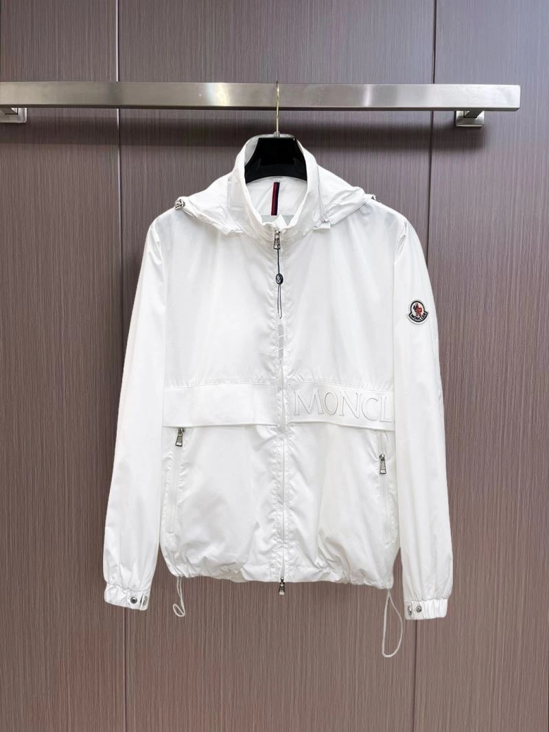 Moncler Outwear WaterResistant 141839